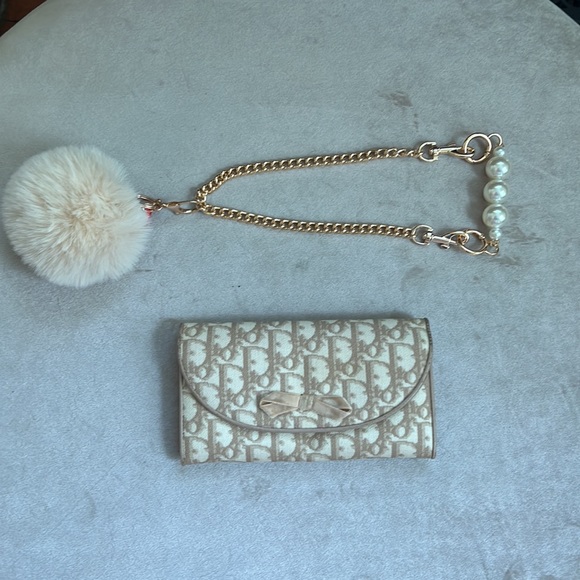 TRADED! VTG Christian Dior Tan Y2K 90s Bow Trotter WOC Clutch Wallet Pearl Chain - Picture 7 of 15